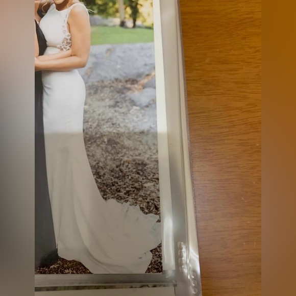 BEAUTIFUL WEDDING DRESS - Picture 8 of 16